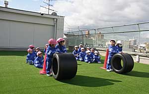 タイヤあそび_e0325335_1095715.jpg