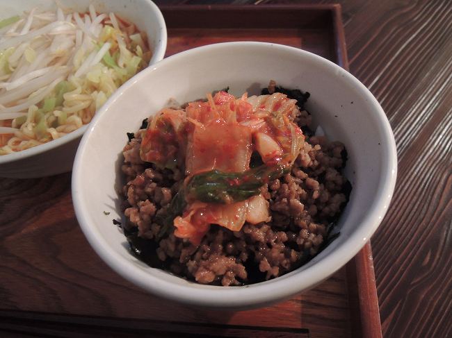 もやしそばとキムチ肉飯_b0007571_22292442.jpg