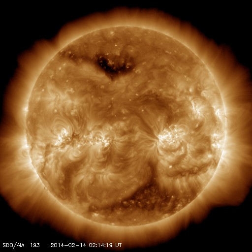 最近の太陽も面白い三角形のコロナホール登場！２：イルミナチックな太陽！？_e0171614_1311132.jpg