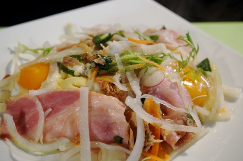 【ＴＨＥ．朝ご飯】５分で出来るベーコンエッグと生野菜の丼／雪かき・積雪６０ｃｍ＠＠！_b0033423_2035145.jpg