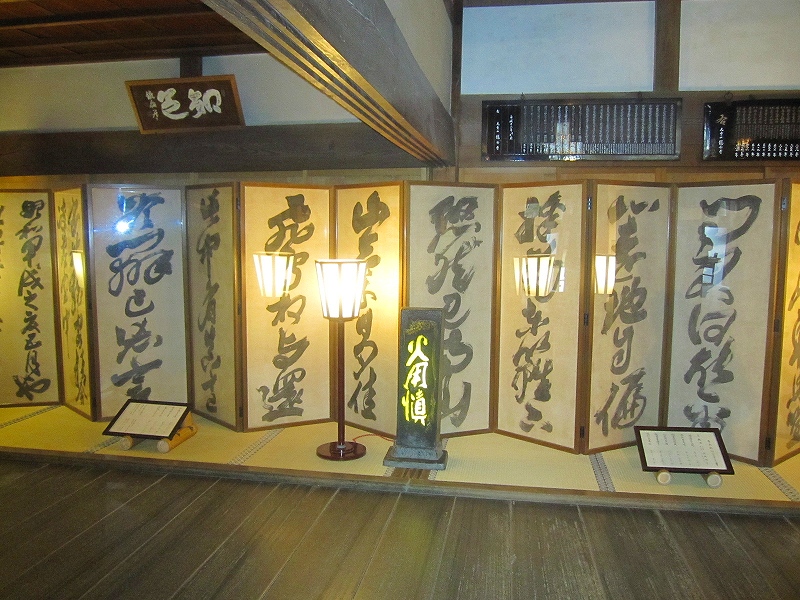 何時も賑わっている石庭【竜安寺】_e0237645_1746429.jpg