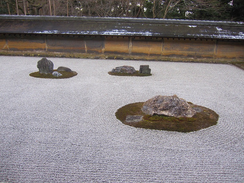 何時も賑わっている石庭【竜安寺】_e0237645_17465585.jpg