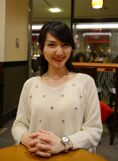 人前に出る商売だからこそ政治的な意見も言う~美人アーティスト智恵莉さん_e0171573_219663.jpg