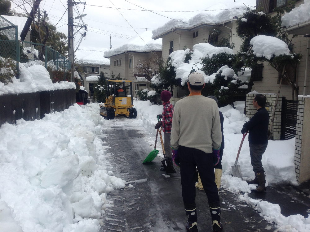 今週末も雪かき。。。神が登場！_b0184877_2083864.jpg