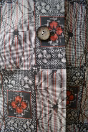 着物リメイク村山大島紬のトレンチコートの詳細。_e0191489_1746116.jpg