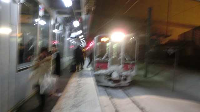 青森駅は雪の中・・・夜行列車「はまなす」が札幌へ、極寒の青森駅に夜行列車「はまなす」_d0181492_1894918.jpg