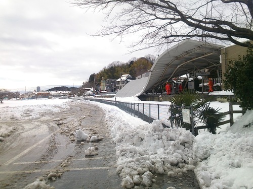 駅が雪で潰れた！！_b0146998_11143618.jpg