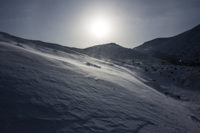 地吹雪の中の星生崎_f0316348_17301312.jpg