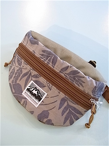 MT RAINIER DESIGN / LEAF PATTERN MINI HIP POUCH_f0139457_15594492.jpg