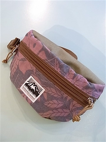 MT RAINIER DESIGN / LEAF PATTERN MINI HIP POUCH_f0139457_1603578.jpg