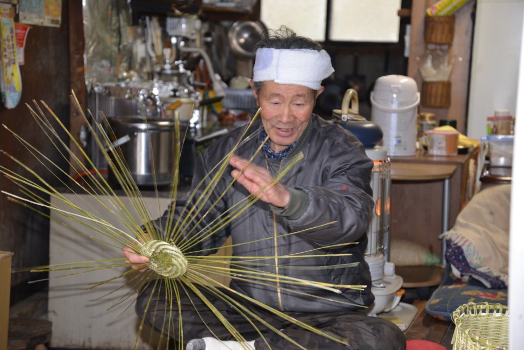 気仙茶摘み用の竹かごを作っていただいています 北限の茶を守る気仙茶の会 気仙茶摘み用の竹かごを作っていただいています 北限の茶を守る気仙茶の会