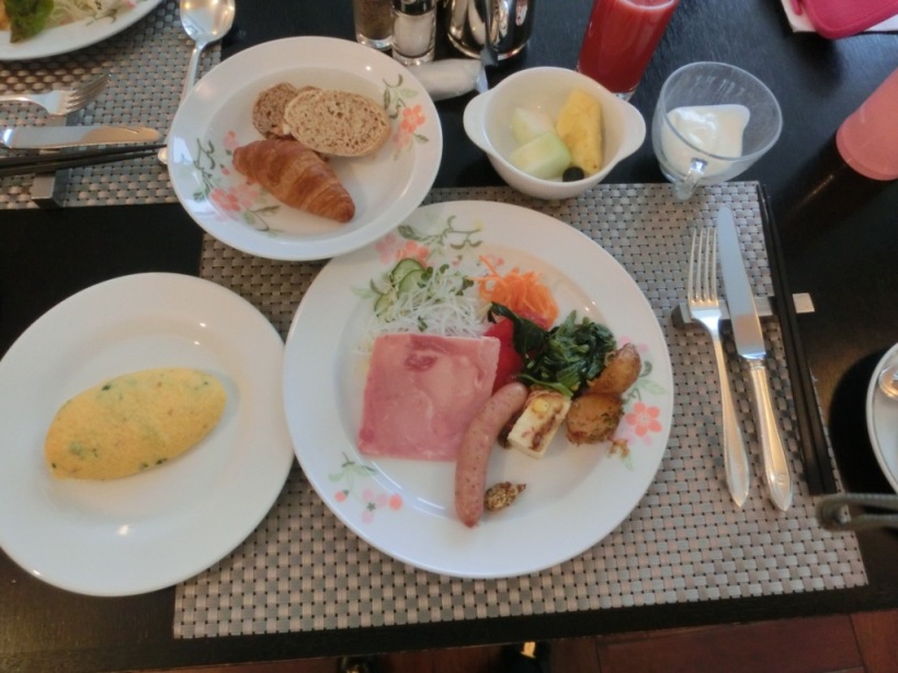 箱根ホテルでのワインハッピーアワー＆朝食_c0193304_9575263.jpg