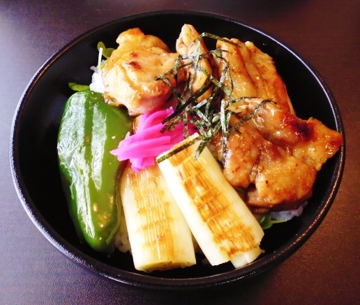 鶏肉の照り焼き丼と浅蜊のお味噌汁_b0307692_15255740.jpg