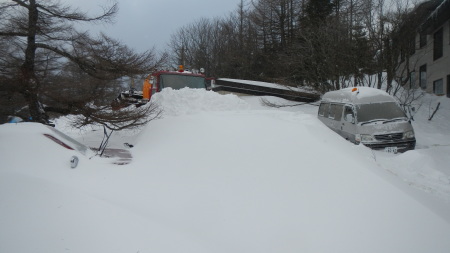 雪上車掘り出し_e0120896_07511361.jpg