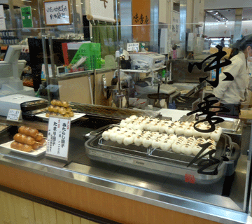 お土産は駅ナカの大きなみたらし団子 味季屋西大寺駅ナカ店 浪花お好み焼き三昧 お土産は駅ナカの大きなみたらし団子 味季屋西大寺駅ナカ店 浪花お好み焼き三昧