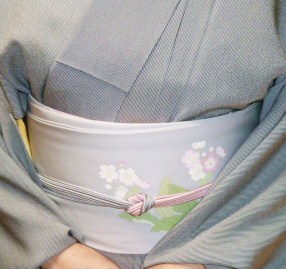 江戸小紋に桜草の染め帯のお客様・春色小物入荷。_f0181251_13422914.jpg