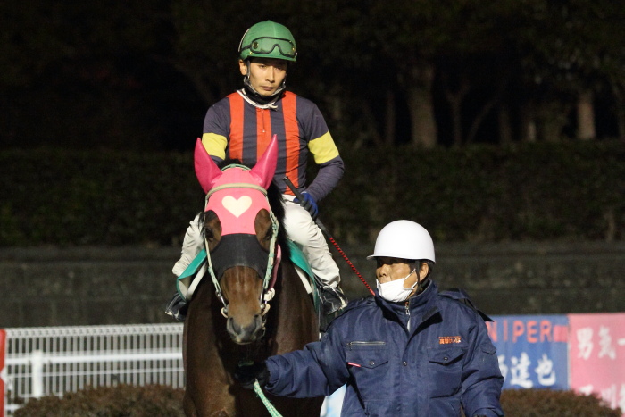 永森大智騎手、地方競馬通算700勝達成~_a0077663_17533645.jpg