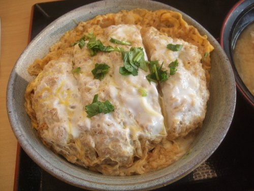 【実食】かつや 極厚（240ｇ）ロースカツ丼 950円（税込み997円）【期間限定】_d0188613_1272080.jpg