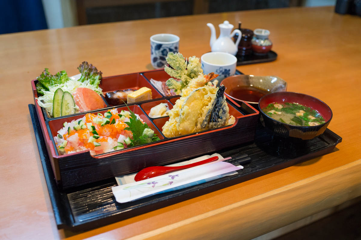 ちらし寿司弁当 【大船 和食処 よねやま】_d0177632_055256.jpg