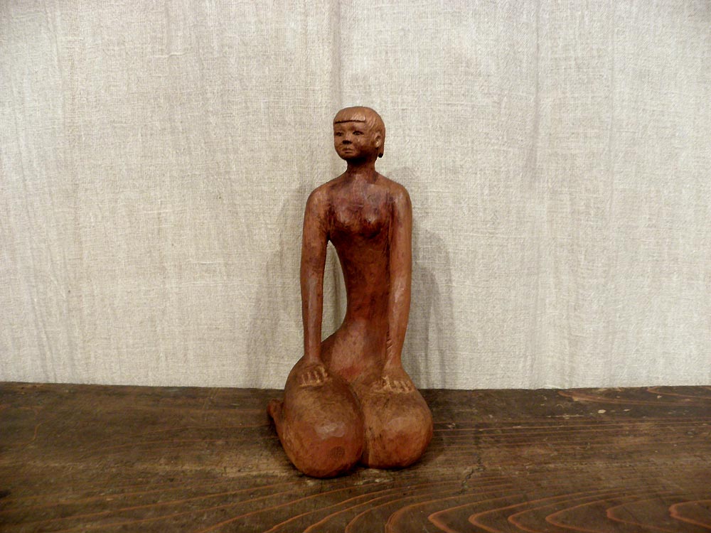 少女の木彫像_e0194145_175882.jpg