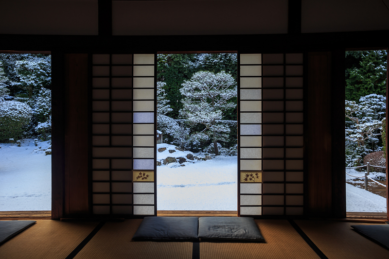 【額縁光景・その11】雪舟の庭の雪(芬陀院)_f0155048_2321297.jpg