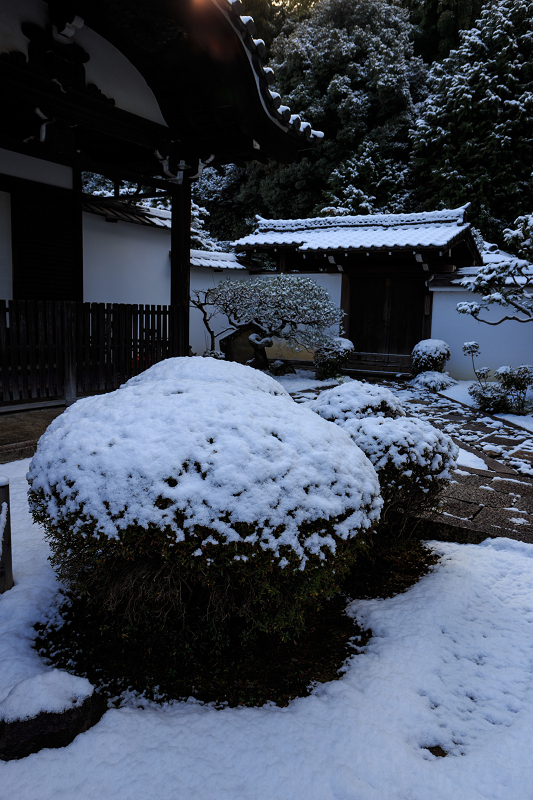  【額縁光景・その11】雪舟の庭の雪（芬陀院）_f0155048_23224242.jpg