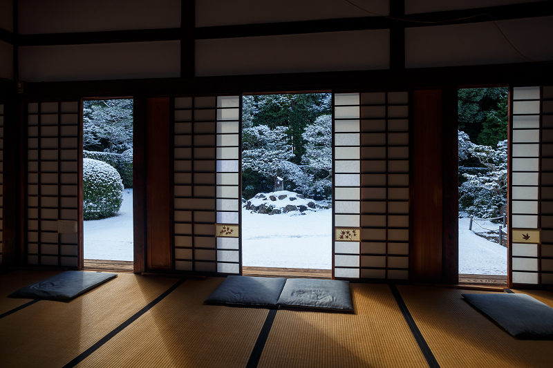  【額縁光景・その11】雪舟の庭の雪（芬陀院）_f0155048_232286.jpg