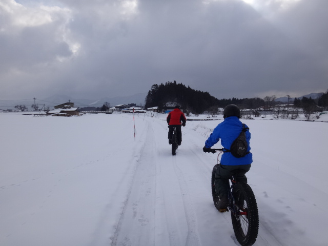 ファットバイクで雪遊び　２０１４年２月_c0132901_20503174.jpg