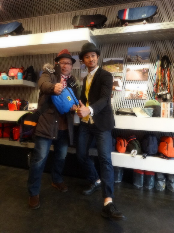 ◆祝!山下晃和さん Crumpler Ginza 1日店長、そして恒例松屋「世界の中古カメラ市」_b0008655_21545020.jpg