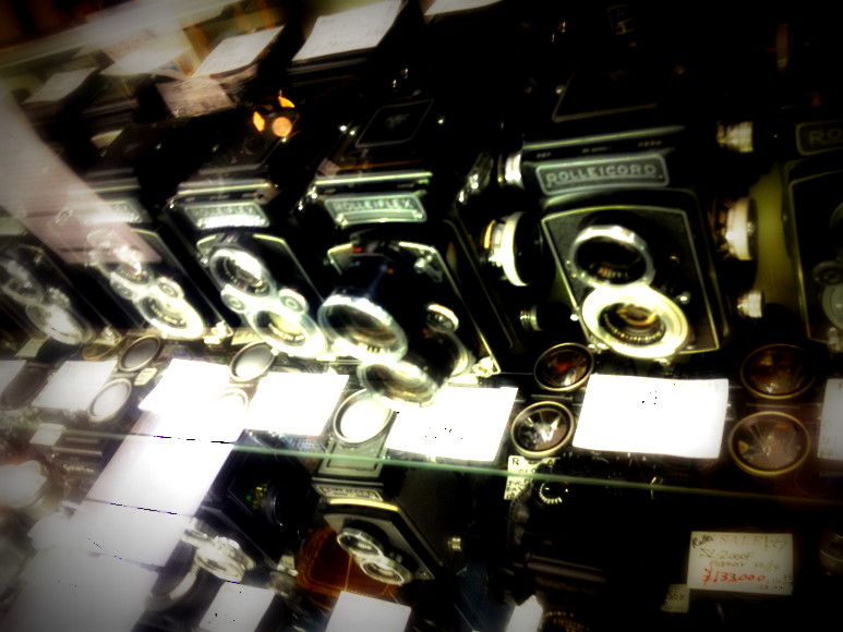 ◆祝!山下晃和さん Crumpler Ginza 1日店長、そして恒例松屋「世界の中古カメラ市」_b0008655_21564284.jpg