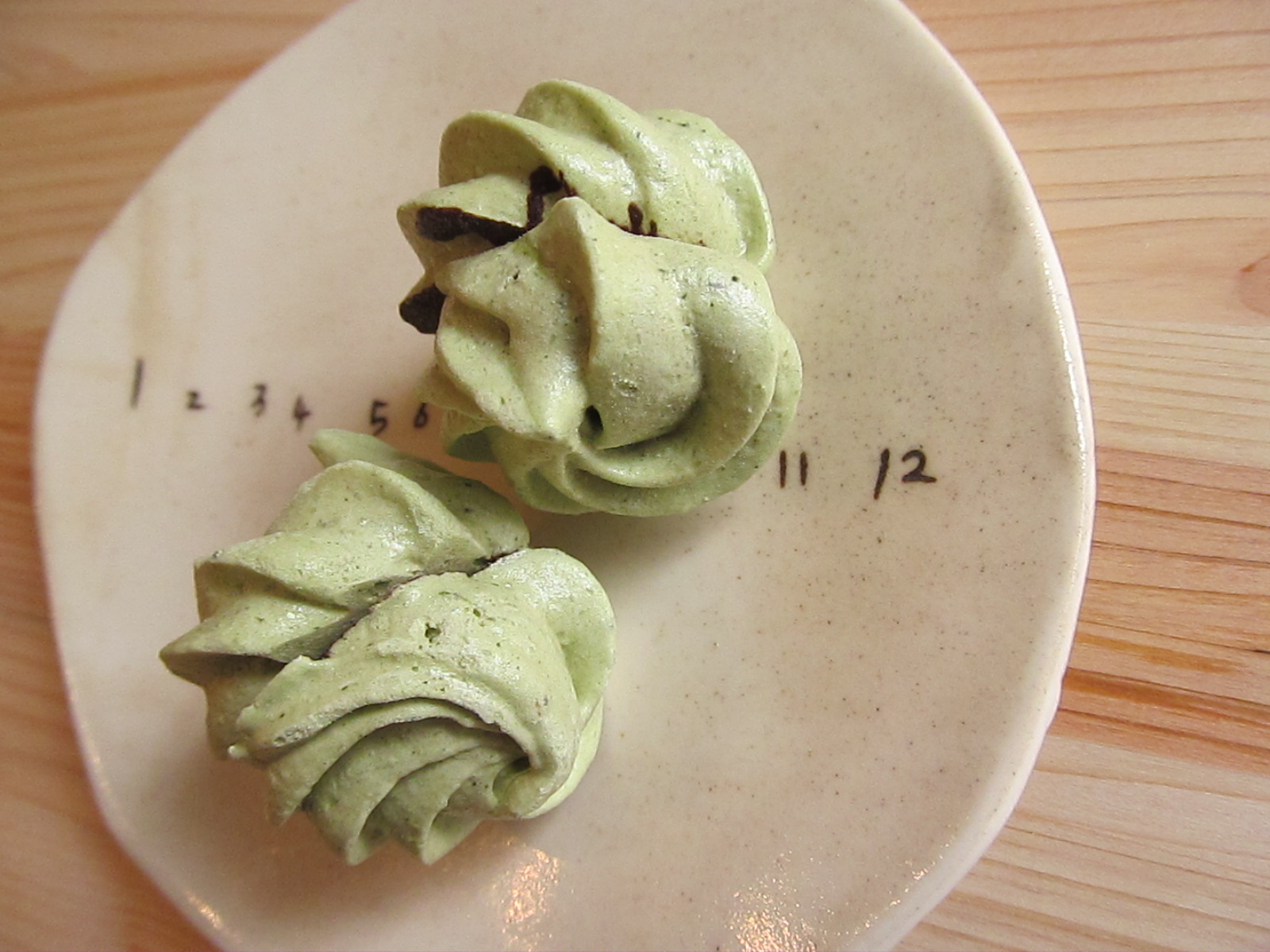 コマドリさん、抹茶メレンゲ、どちらも緑…_f0129557_15374826.jpg