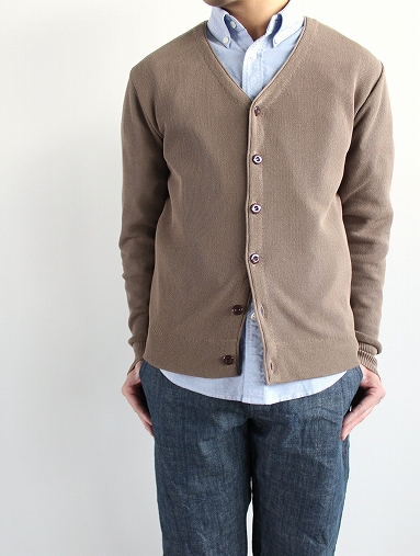 NEVER NEEDS PRESSING　CLASSIC SIDE BUTTON CARDIGAN / SOLID_b0139281_14353820.jpg