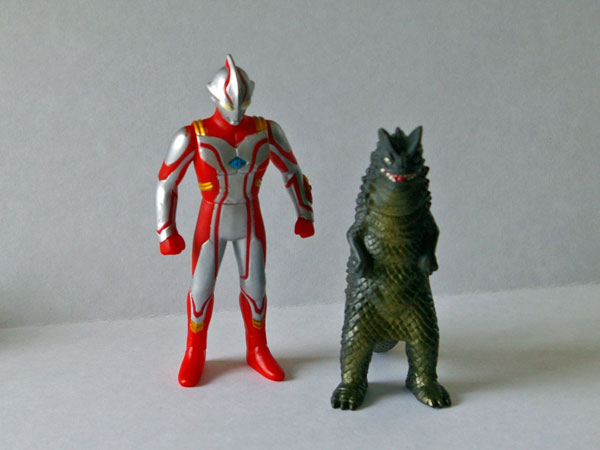 ウルトラマンメビウス vs ベムラー_d0168021_15294401.jpg