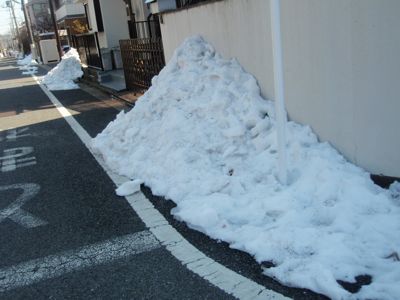 まだ雪が残っている_f0132230_10592374.jpg