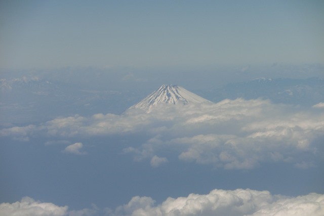 ANA便でビジネスを楽しむ、ANA便からの素敵な贈り物、全日空便からの冠雪富士山最高、全日空からのお知らせ_d0181492_1834886.jpg