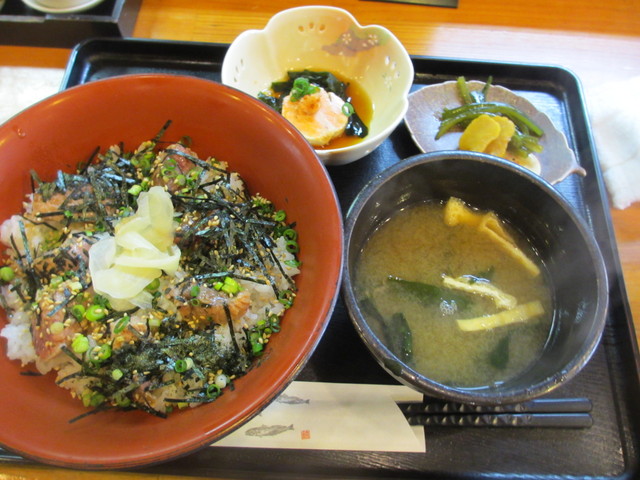 まぐろほほ肉の炙り丼@ゆう(多摩)_c0212604_2325454.jpg