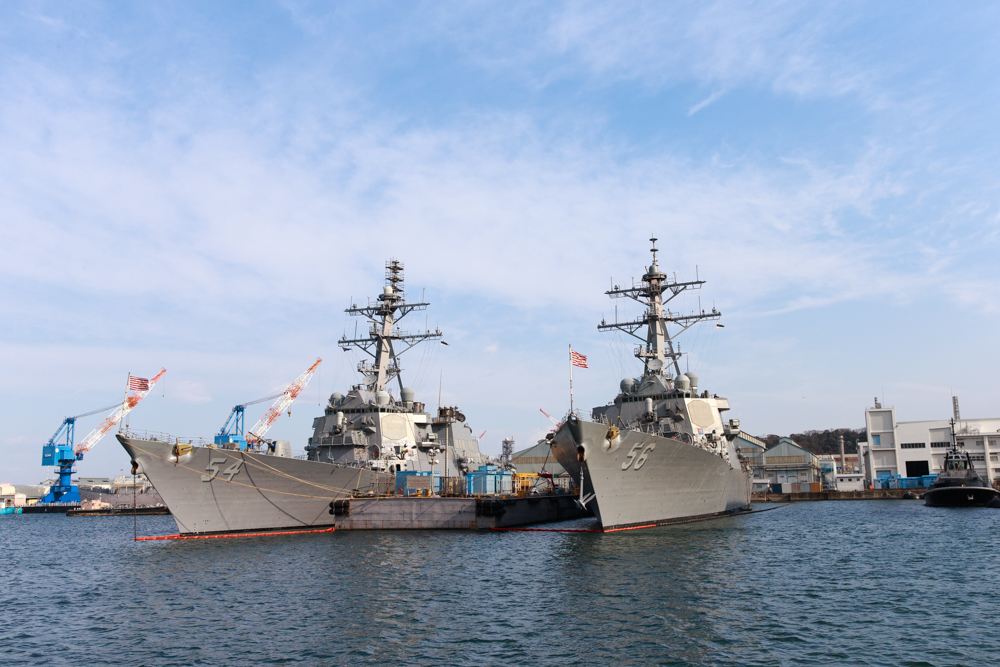 横須賀基地(軍港めぐり)：アーレイ・バーク級ミサイル駆逐艦(イージス艦)_f0219509_4102728.jpg