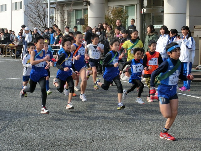 富士山の日に駆け抜けた「今泉駅伝」_f0141310_7125224.jpg