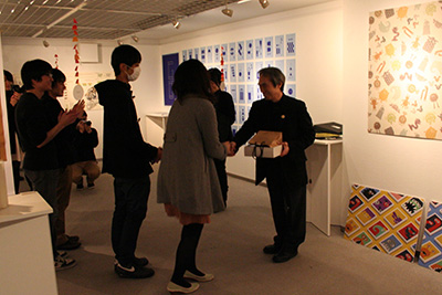 首都大学東京「グラフィックデザインスタジオ2014展」開催中です。_f0171840_14323065.jpg