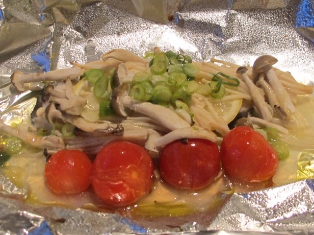 銀ダラと茸とミニトマトのホイル焼き やせっぽちソプラノのキッチン