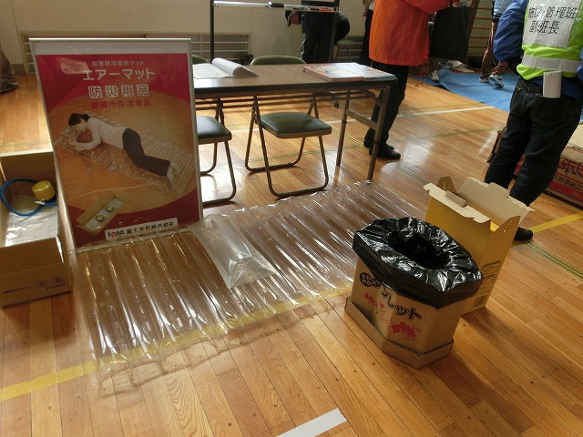 いろいろな考え方が参考になる 富士南地区避難所開設・運営訓練_f0141310_791743.jpg