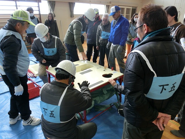 いろいろな考え方が参考になる 富士南地区避難所開設・運営訓練_f0141310_7954.jpg