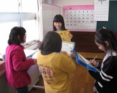 新潟市立万代長嶺小学校においてワークショップ『事実はいつもひとつじゃない!』を実施しました。_c0167632_1615673.jpg