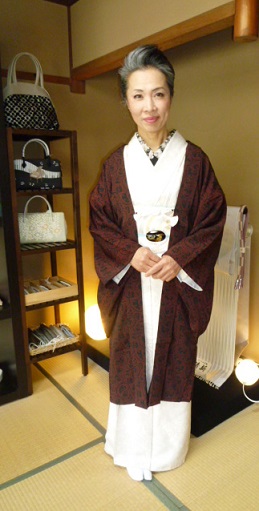 加藤ますえさん・印伝風の羽織と蝶々の漆の帯留。_f0181251_19321787.jpg