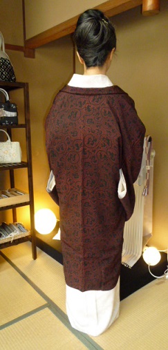 加藤ますえさん・印伝風の羽織と蝶々の漆の帯留。_f0181251_19325872.jpg