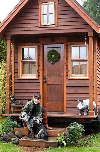 スモールハウスムーブメント 女性セルフビルダーの草分けディー ウィリアムズ Dee Williams の住まい Martin Island 空と森と水と