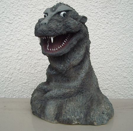 てんつく工芸 総攻撃ゴジラ胸像 オマケ付き レジンキット【未開封】 総攻撃ゴジラ胸像〜キングギドラの頭のおまけ付〜 : てんつく