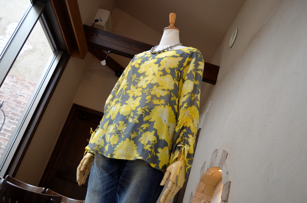 ”2014春～フラワープリントで大人の綺麗めカジュアルStyleを。。。”_d0153941_16291393.jpg