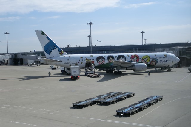 羽田空港で出会った可愛い飛行機、可愛い飛行機がフライトを楽しくする子供も興奮、楽しい飛行場羽田空港_d0181492_22454352.jpg