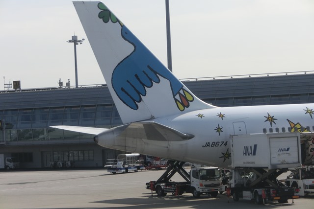 羽田空港で出会った可愛い飛行機、可愛い飛行機がフライトを楽しくする子供も興奮、楽しい飛行場羽田空港_d0181492_2247134.jpg